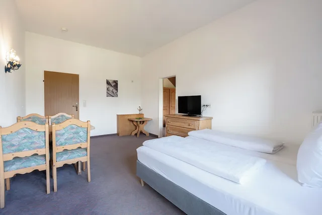 جناح تقليدي بسريرين كينج وسرير فردي بشرفة بغرفتي نوم، Gruberhof Hotel 7/10