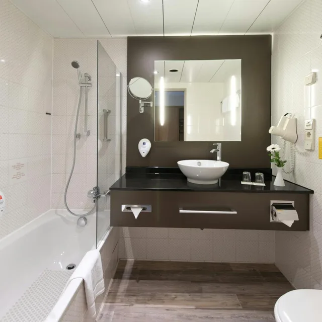 جناح ثلاثي بسرير فردي، LEONARDO HOTEL KARLSRUHE 5/6