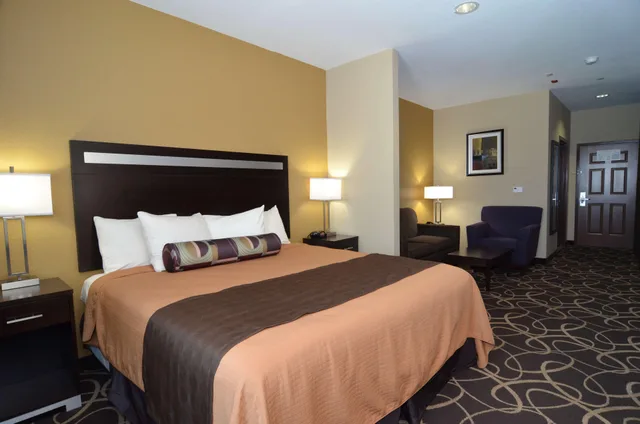 جناح بسرير كينج، Best Western Plus Kenedy Inn 1/2