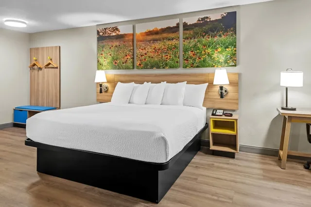 جناح بسرير كينج، Days Inn & Suites by Wyndham DeSoto 3/6
