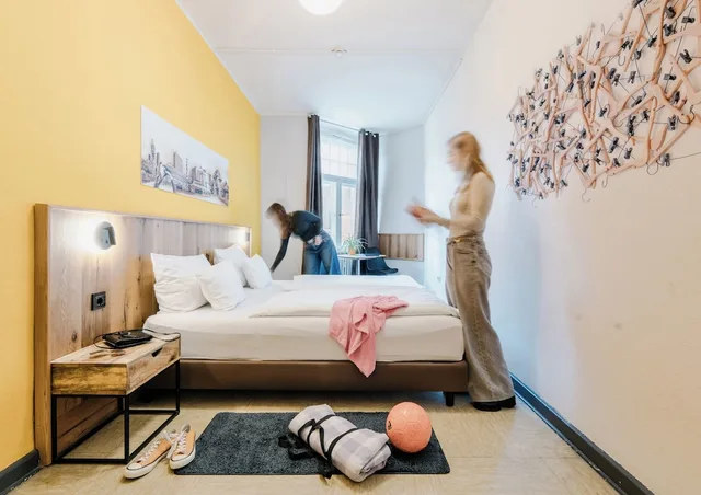 غرفة بسرير مزدوج بحمام مشترك، Three Little Pigs Hostel 1/6