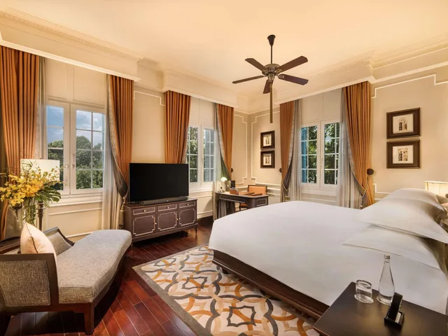 Luxury, Twin Beds, Sofitel Legend Metropole Hanoi Hotel 4/6