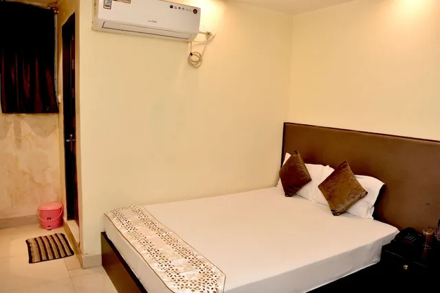 غرفة ديلوكس بسرير مزدوج، Oyo 9193 Hotel Maple 1/9