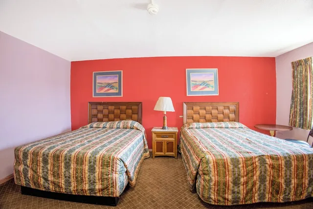غرفة قياسية بسريرين كوين للمدخنين، Sands Motel By OYO El Paso near Airport 1/4