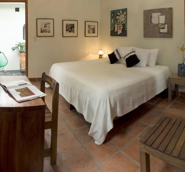 غرفة بسرير كينج بإطلالة على الحديقة بمطبخ صغير، Villa Mozart y Macondo 3/3
