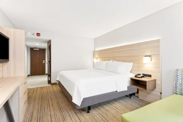 غرفة بسرير كينج لذوي الإعاقة، Holiday Inn Express Hopewell - Fort Lee Area, an IHG Hotel 2/4