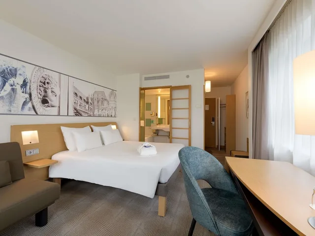 غرفة تنفيذية بسرير مزدوج مع أريكة، Novotel Aachen City Hotel 5/10