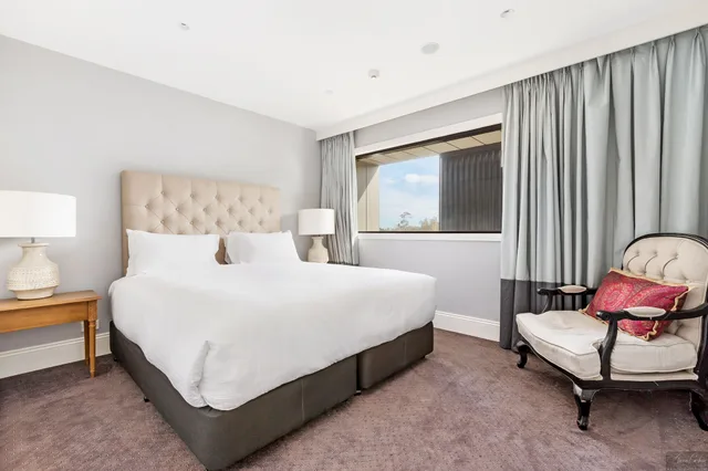 Penthouse Suite, 1 King and 2 Queen Beds، Miramare Gardens Boutique Accommodation 1/3