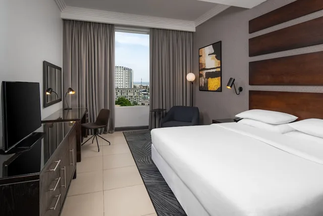 جناح جونيور تنفيذي بسرير كينج مع دخول الصالة، Four Points by Sheraton Lagos 4/10
