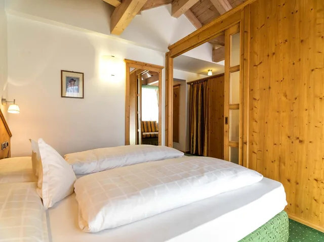 جناح جونيور، Leading Relax Hotel Maria 5/10