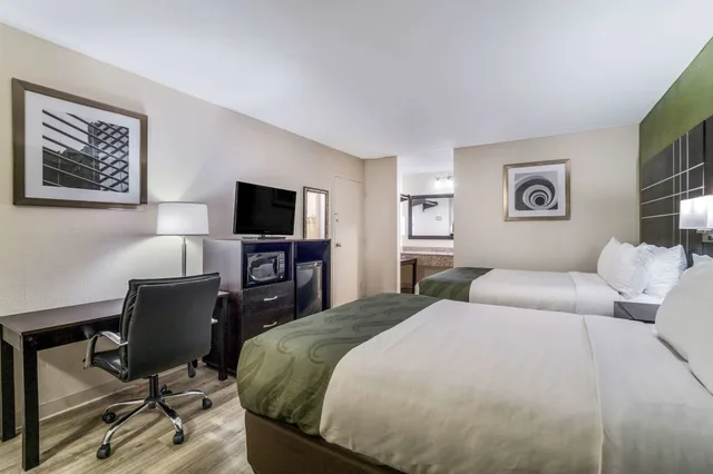 غرفة قياسية بسريرين مزدوجين للمدخنين، Quality Inn Coliseum 3/7