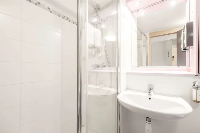 غرفة قياسية بسرير مزدوج، Comfort Hotel Grenoble Meylan 4/5