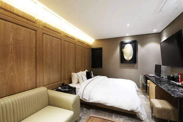 غرفة فاخرة بسرير كوين، Mari Hotel 1/7