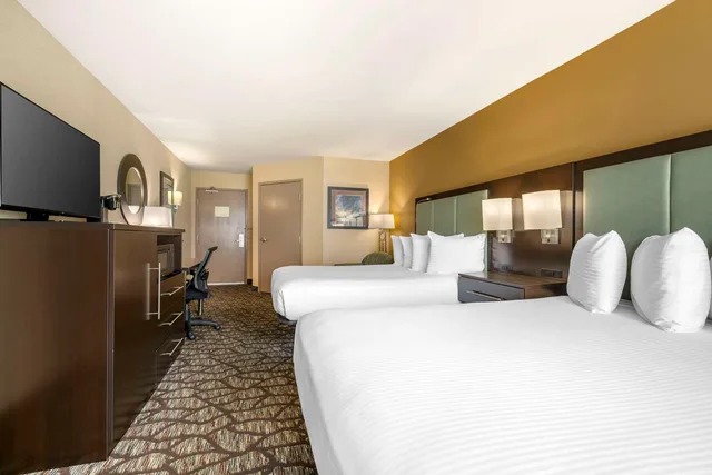 غرفة بسريرين كوين لذوي الإعاقة، Best Western Plus Oceanside Palms 1/4