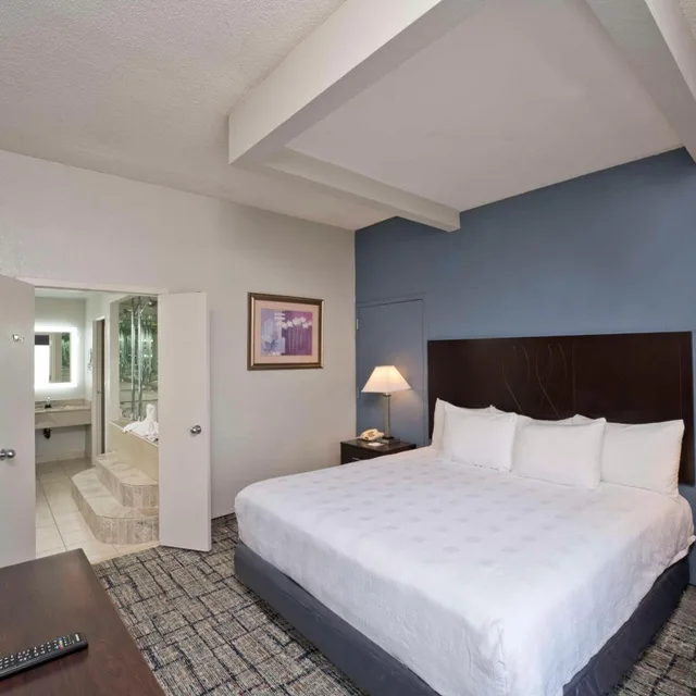 Executive, Suite, King Bed, Best Western Plus Hotel & Conference Center 3/7