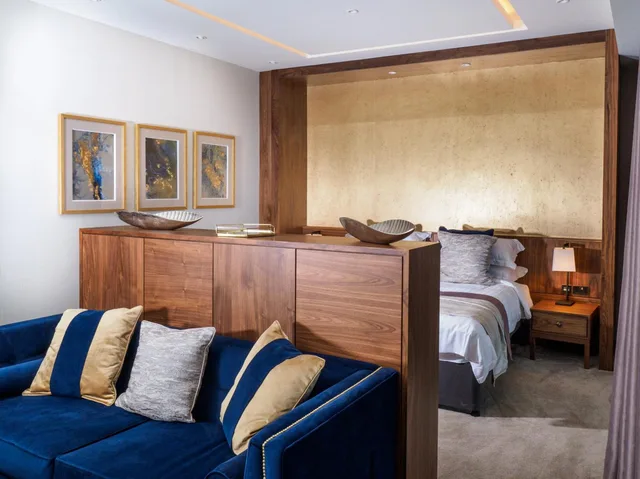 جناح كبير، The Hotel at Mill Farm 4/7