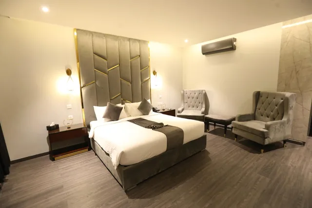 غرفة تنفيذية، The Orchard Hotel 1/1