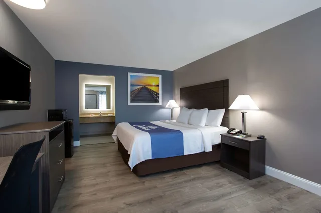غرفة قياسية بسرير كينج للمدخنين، Days Inn by Wyndham Chesapeake 3/10