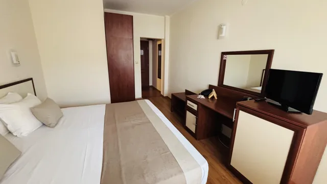 غرفة قياسية بإطلالة على البحر بشرفة، Hotel South Nights 1/1