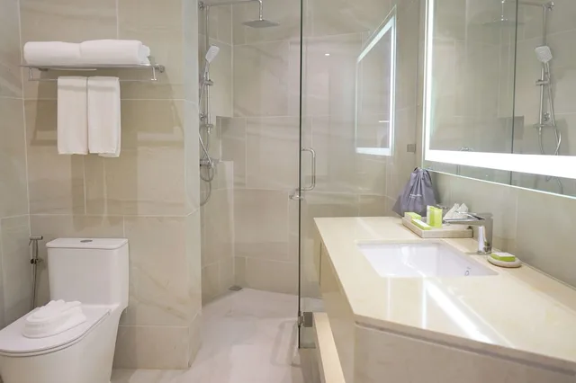 2 Bedrooms, Plus, Family, King and Twin Beds، Wyndham Garden Naithon Phuket 2/2