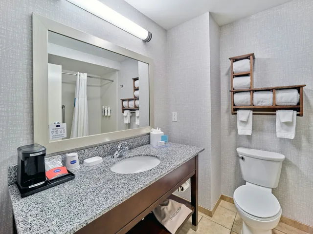 Room, King Bed, Accessible, HAMPTON INN OMAHA MIDTOWN-AKSARBEN AREA 7/8