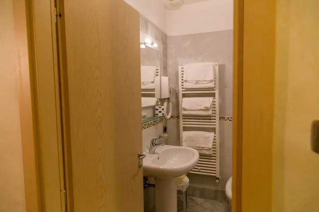 غرفة قياسية بسرير مزدوج، ALBERGO DELLA POSTA 3/3