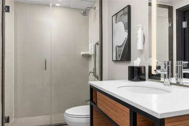 غرفة بسرير كينج لذوي الإعاقة، Hilton Garden Inn Toronto Airport 2/4