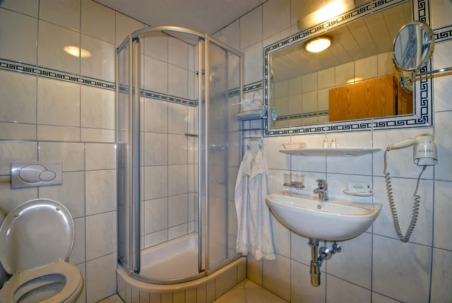 غرفة ثلاثية بسرير مزدوج وسرير فردي، Hotel Sonnhof 3/3