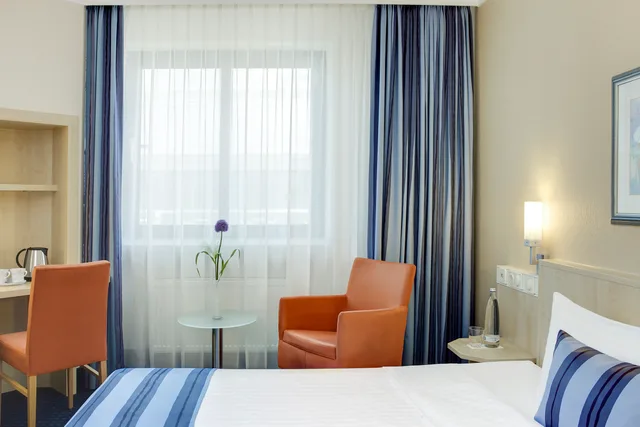 غرفة كومفورت بسرير كوين، Hotel Nurnberg city center by Leonardo Hotels 3/3