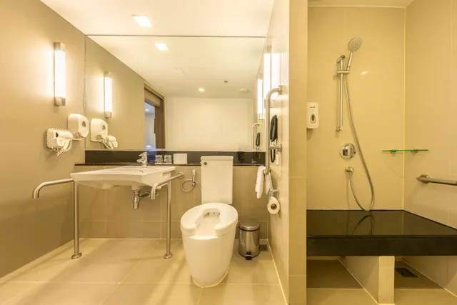 غرفة بسريرين منفصلين بشرفة، Holiday Inn Express Bangkok Sathorn 4/6