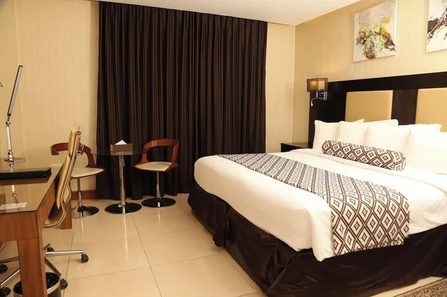 غرفة سوبيريور بسرير كينج، Olive Tree Hotel 1/6