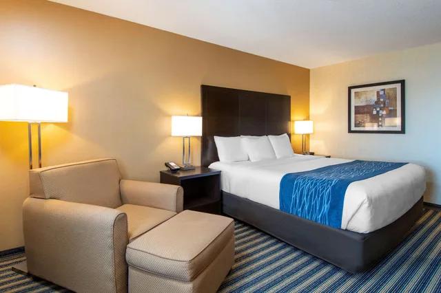غرفة بسرير كينج، Comfort Inn St. Thomas 2/3