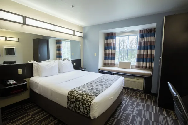 غرفة بسرير كوين لذوي الإعاقة، Microtel Inn & Suites By Wyndham Waynesburg 4/8