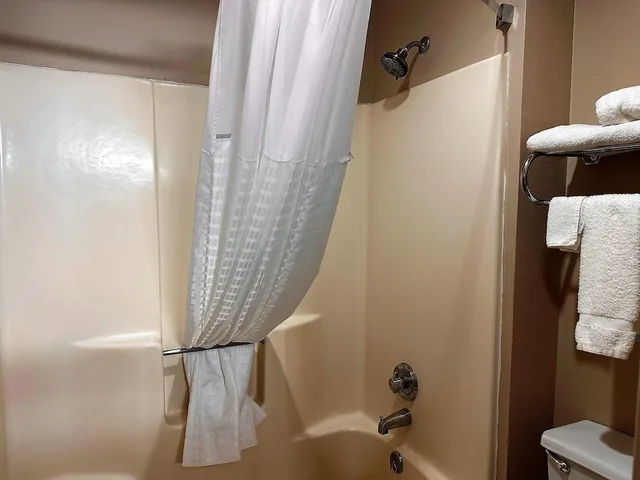 غرفة قياسية بسرير كينج، Baymont by Wyndham Corydon 5/5