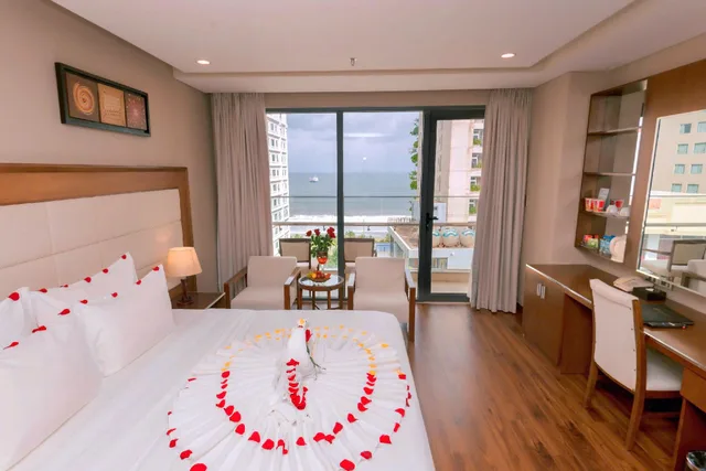 جناح جونيور بشرفة بإطلالة جزئية على البحر، Grand Sea Hotel 1/2