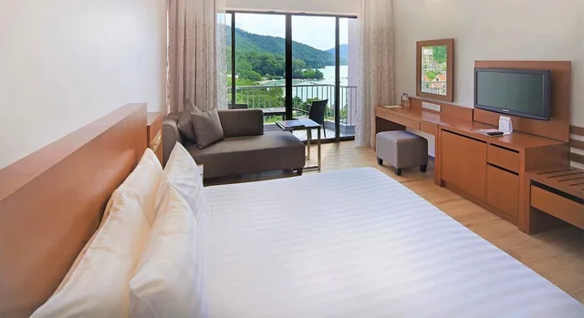 غرفة ديلوكس بسرير كينج بإطلالة جزئية على البحر، Bayview Beach Resort 2/4