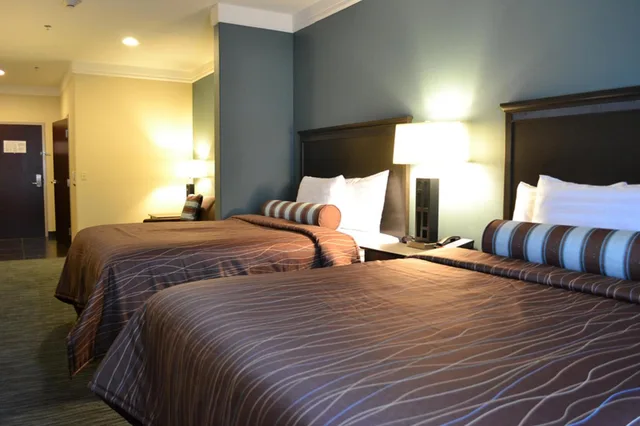 2 Bedrooms, Suite, Red River Inn And Suites 4/5