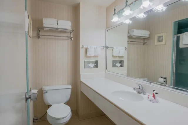 غرفة قياسية بسرير كينج، Travelodge By Wyndham Monterey Bay 7/10