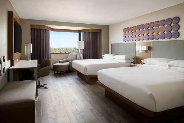 غرفة بسريرين كينج مع دخول الصالة في طابق مرتفع، SACRAMENTO MARRIOTT RANCHO CORDOVA 1/4