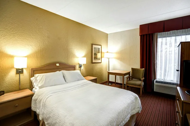غرفة بسرير مزدوج لذوي الإعاقة، Hampton Inn Milford, CT 3/6