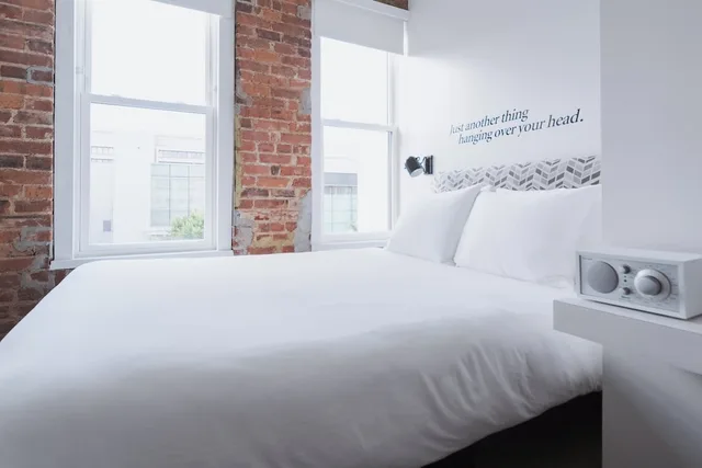 غرفة بسرير كوين لذوي الإعاقة، Hotel Hive 2/2