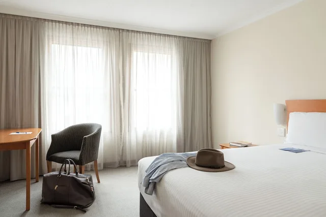 غرفة بسرير كوين لذوي الإعاقة، Sydney Harbour Hotel 1/2