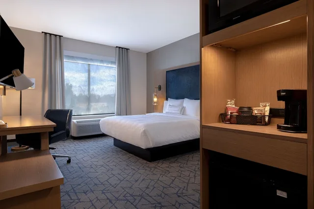 غرفة بسرير كينج لذوي الإعاقة، Fairfield Inn & Suites by Marriott Denver Airport at Gateway Park 4/8