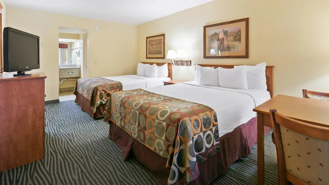 غرفة قياسية بسريرين كوين، Best Western Desert Inn 3/5