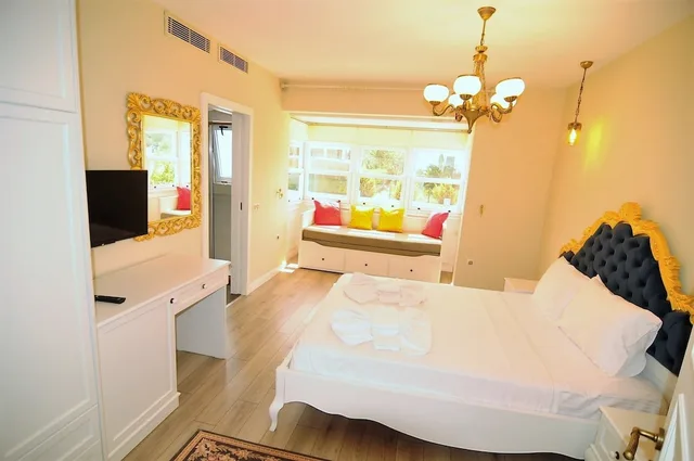 غرفة ديلوكس رباعية بسرير كينج بإطلالة على الجبل مع أريكة، Alacati Grand Eldoris Otel 5/10
