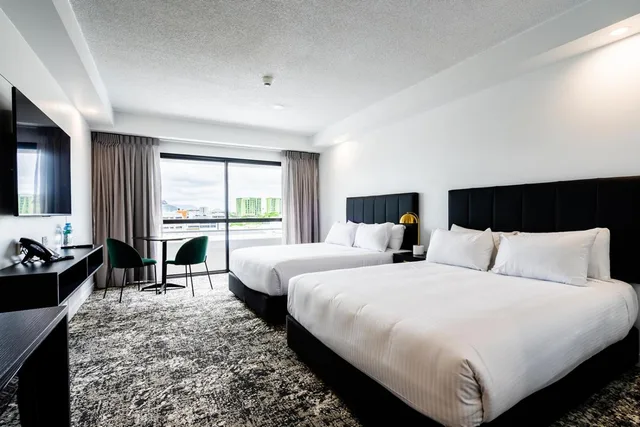 غرفة سوبيريور بسرير كوين، The Benson Hotel 1/1