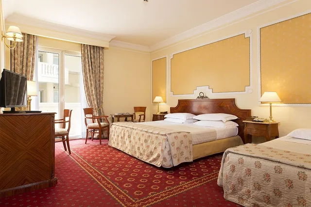 Family, 4 Beds, Grand Hotel Vanvitelli 2/4