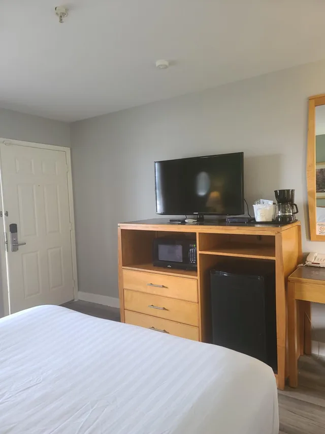 غرفة بسرير كوين، Tulip Inn 1/10