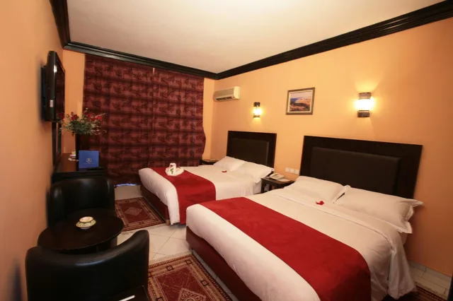 غرفة بسريرين مزدوجين بإطلالة على المسبح، Imperial Holiday Hotel 4/6