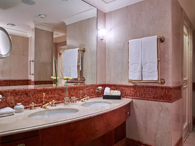 غرفة بسرير كينج بإطلالة على المدينة، Eurostars Grand Hotel Wien 5/6